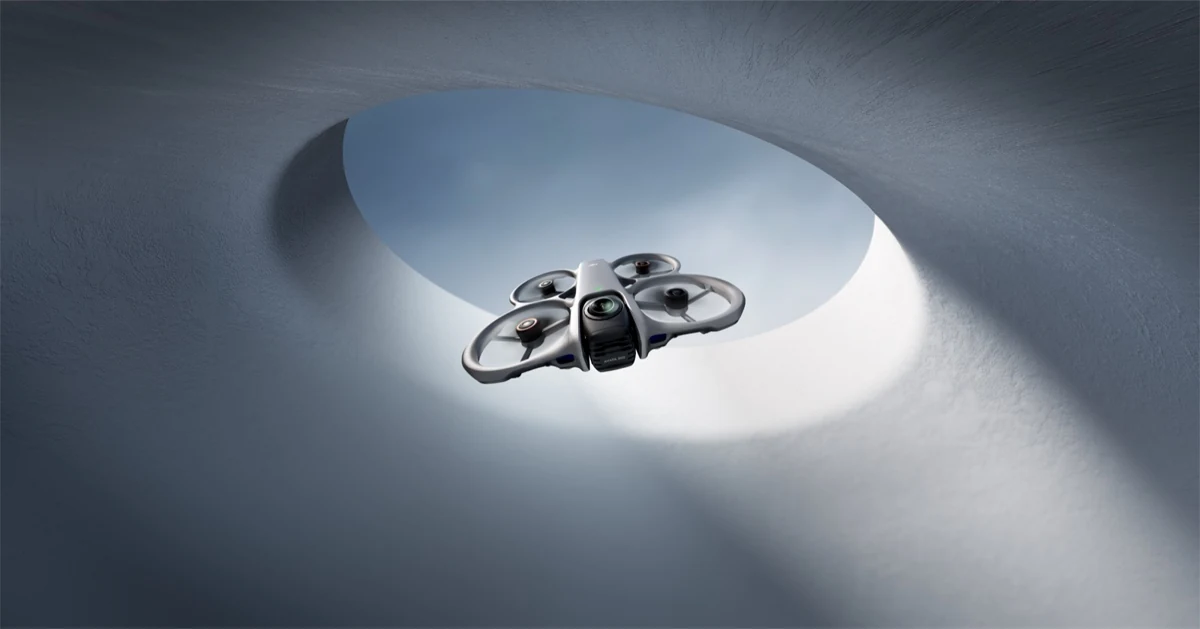 ภาพประชาสัมพันธ์ DJI Avata 360 แสดงตัวเครื่องและแนวคิดมุมภาพ ภาพประชาสัมพันธ์ DJI Avata 360 แสดงตัวเครื่องและแนวคิดมุมภาพ
